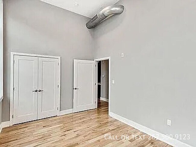 Foto del edificio - 1523 W Girard Ave