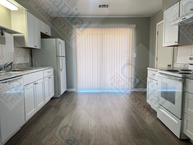 Foto del edificio - 402 W Curtis Dr