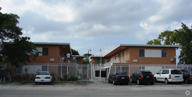 Opa ¡Villas - Sharazad Apts