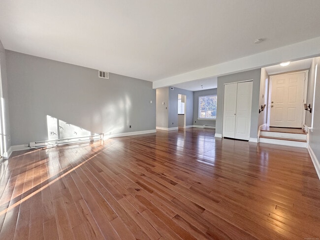 Foto del edificio - 109 Candlewood Dr