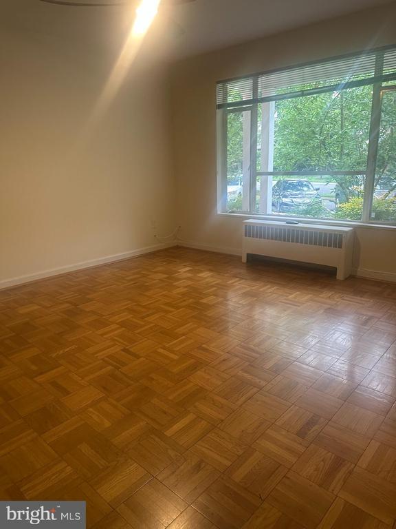 Foto del edificio - 10309 Montrose Ave