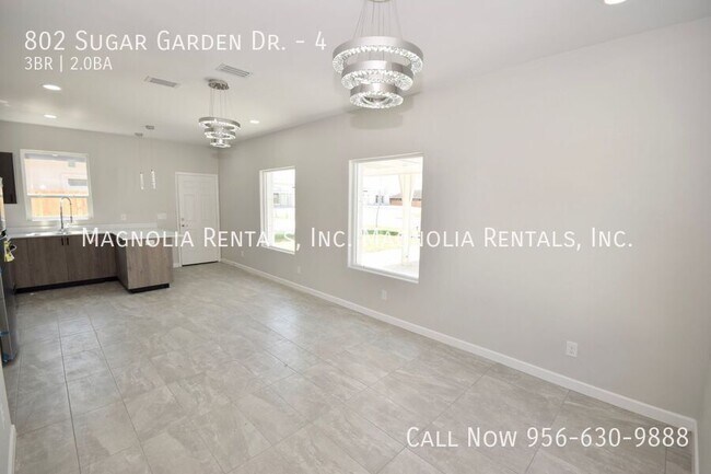 Building Photo - 802 Sugar Gdn Dr