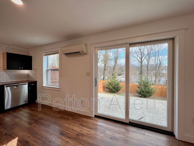 Foto del edificio - 125 Burton St