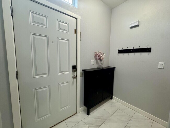 Foto del edificio - Move-In Ready Puyallup Townhome – Central Location, Easy Commute