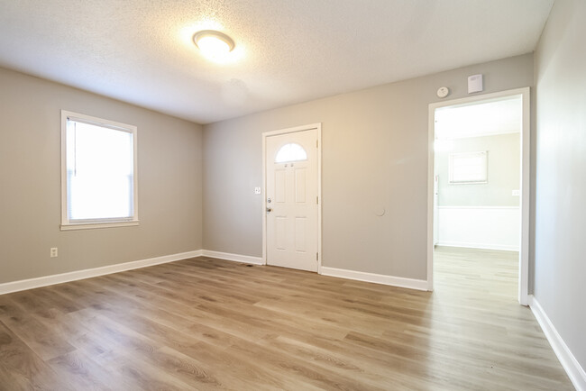 Foto del edificio - 649 Woodmont Cir