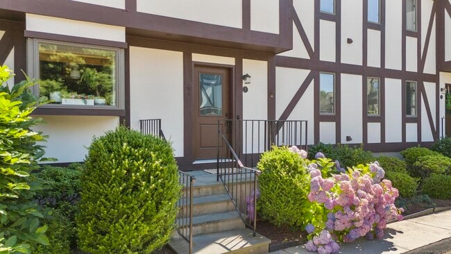 Building Photo - 668 Glenbrook Rd