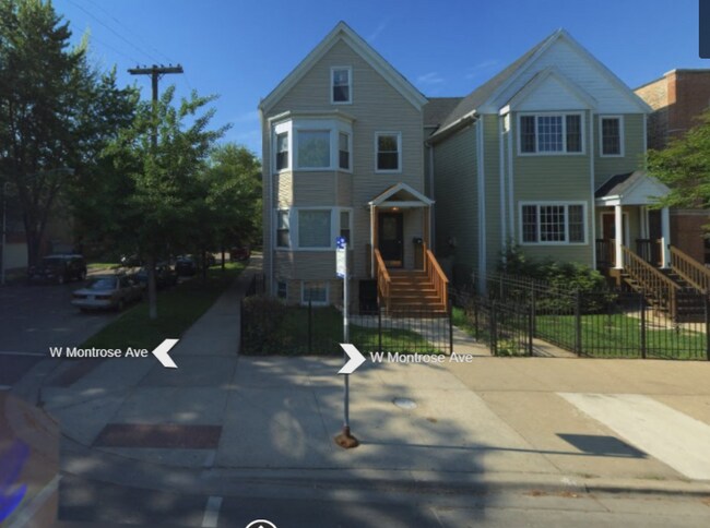 Building Photo - 2101 W Montrose Ave