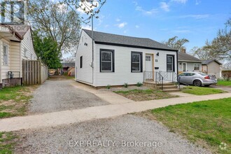 Building Photo - 23 Sandown St