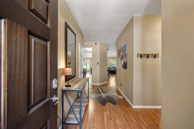 Foto del edificio - 6821 Arbor Hollow Ln