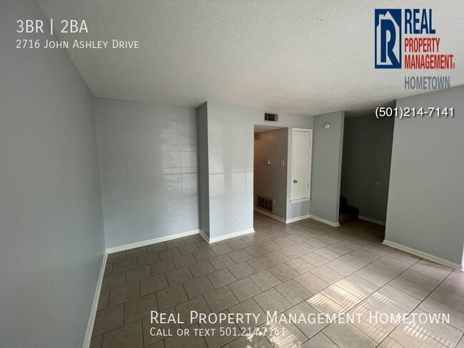 Foto del edificio - 3-Bed 1.5 Bath Townhome in NLR!