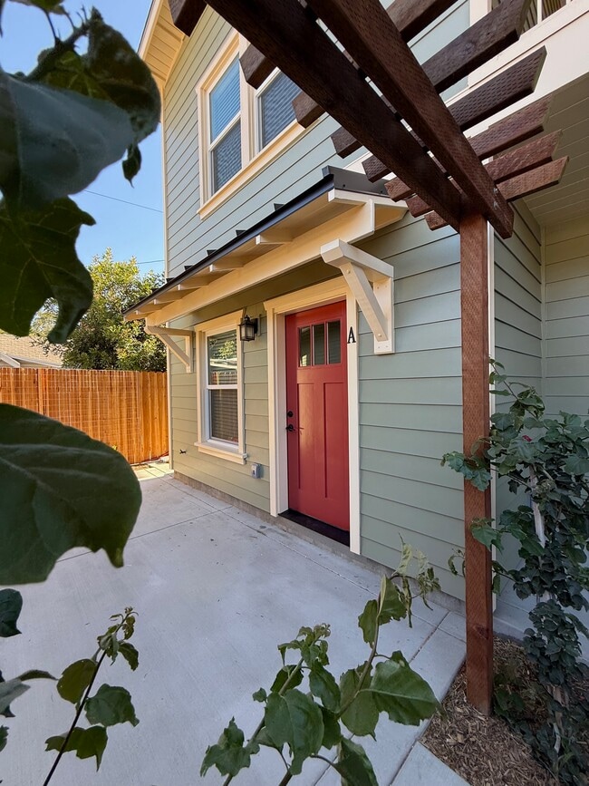 Building Photo - 213 N Berkeley Ave
