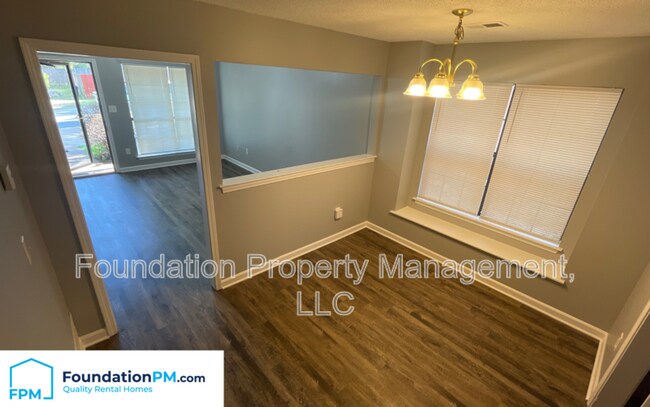 Foto del edificio - 3330 Edenshire Ln