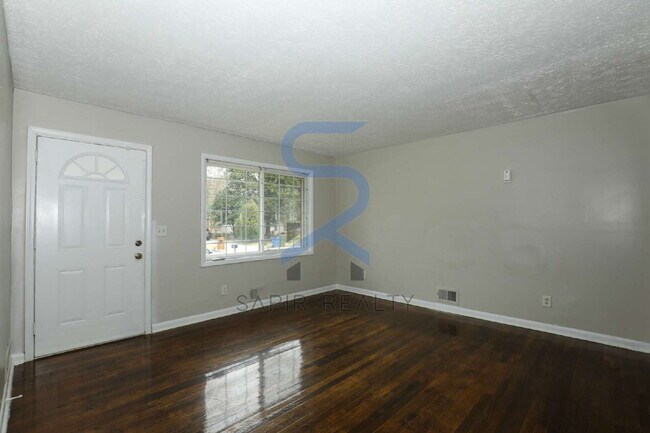 Foto del edificio - Timeless All-Electric Ranch Charm in a Vibrant, Peaceful Corner of South River Gardens
