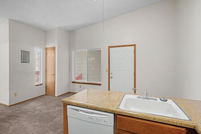 Building Photo - Charming Top-Floor Studio in Aurora with Private Patio & In-Unit Laundry