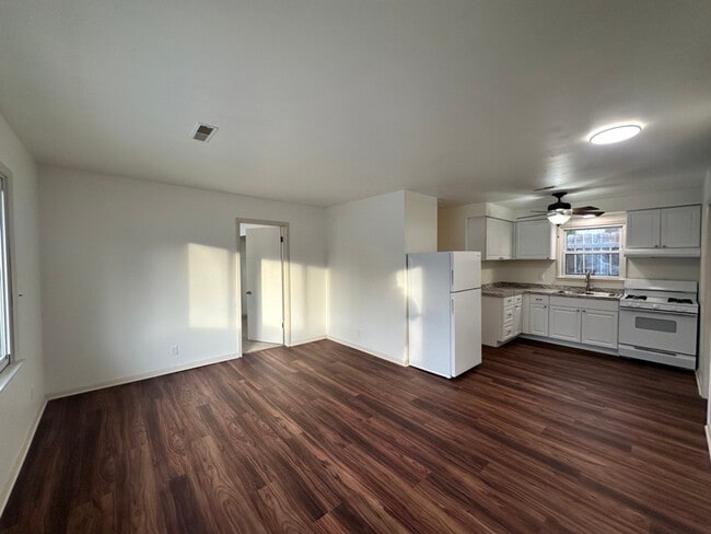 Building Photo - 223-223 S Rosemary Ave