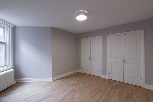 Building Photo - 4557 Rue Sherbrooke O
