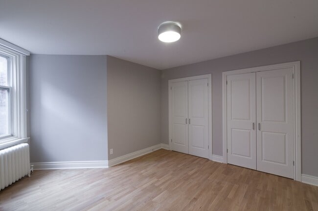 Photo du bâtiment - 4557 Rue Sherbrooke O