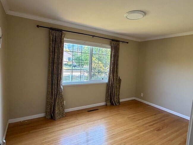 Foto del edificio - 1695 Merrill Dr