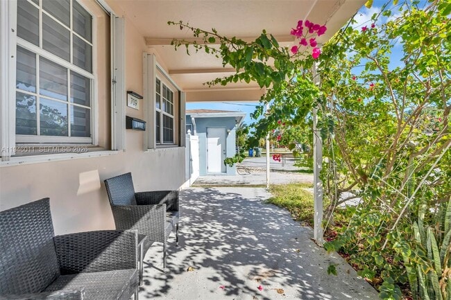 Foto del edificio - 709 SW 7th Ave