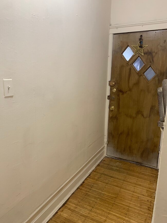 Front door of apartment - 6122 S Kenwood Ave