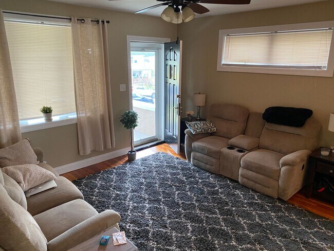 Building Photo - 3BR Twin Home | Hardwood Floors • Fenced Yard • Garage • W/D Included