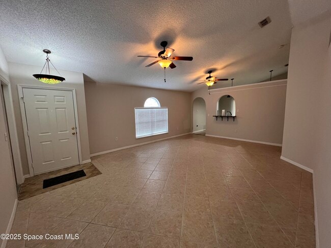 Building Photo - 2245 Redwood Cir