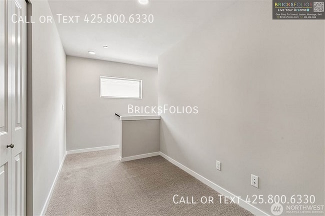 Building Photo - 9502 18th Ave W