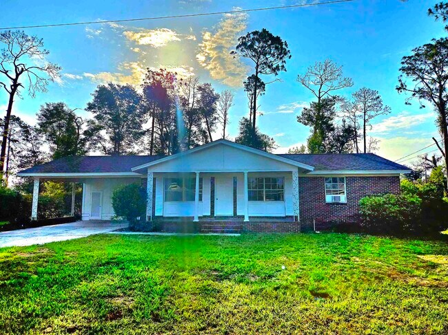 Foto del edificio - 104 Forest Cir