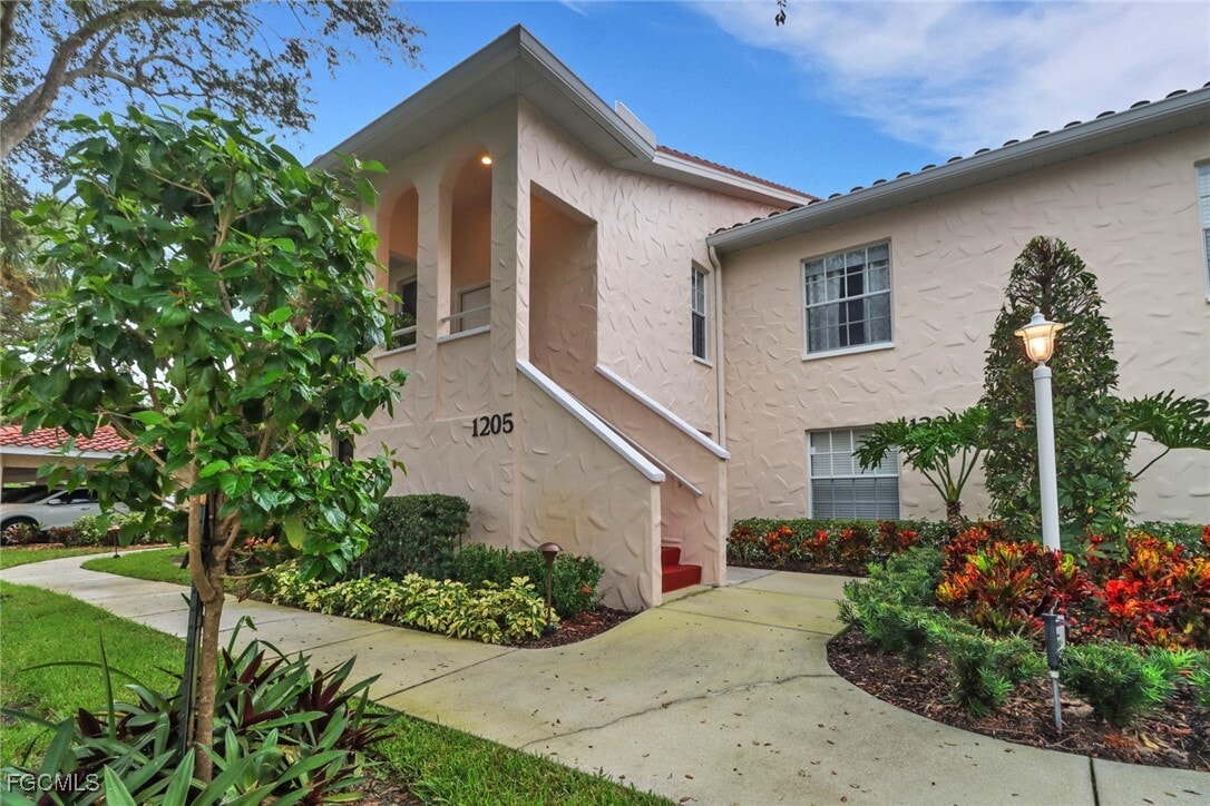 Primary Photo - 100 Siena Way