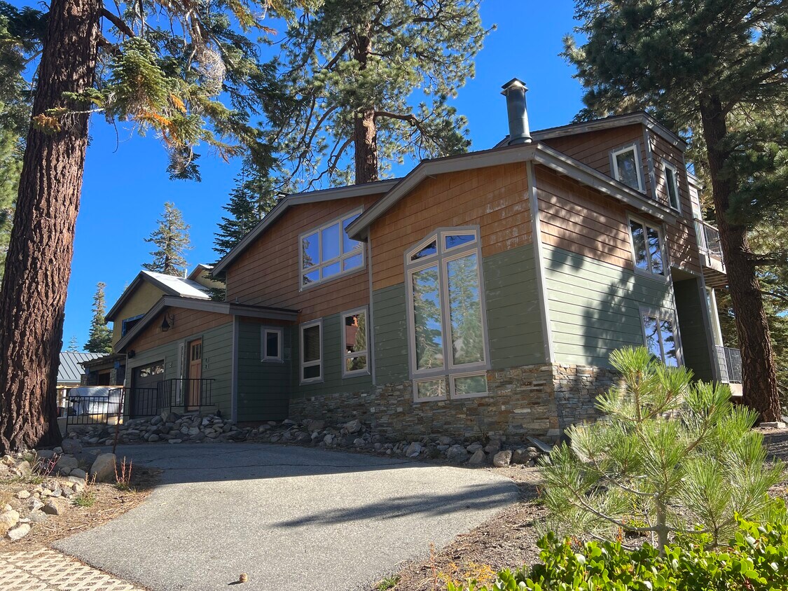 Primary Photo - 2 Aspen Ln