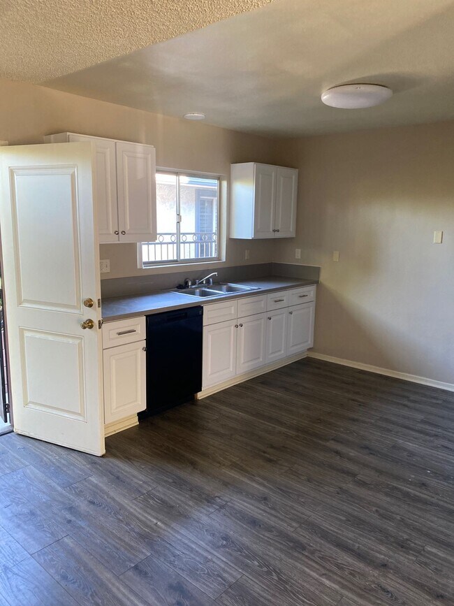 Building Photo - 10020 Pomering Rd