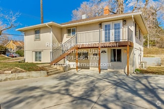 Building Photo - 902 Sullivan Dr