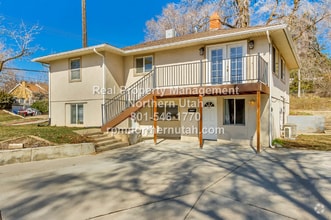 Building Photo - 902 Sullivan Dr