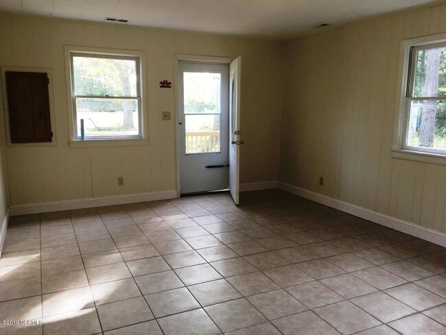 Building Photo - 277 Tuttles Grove Rd