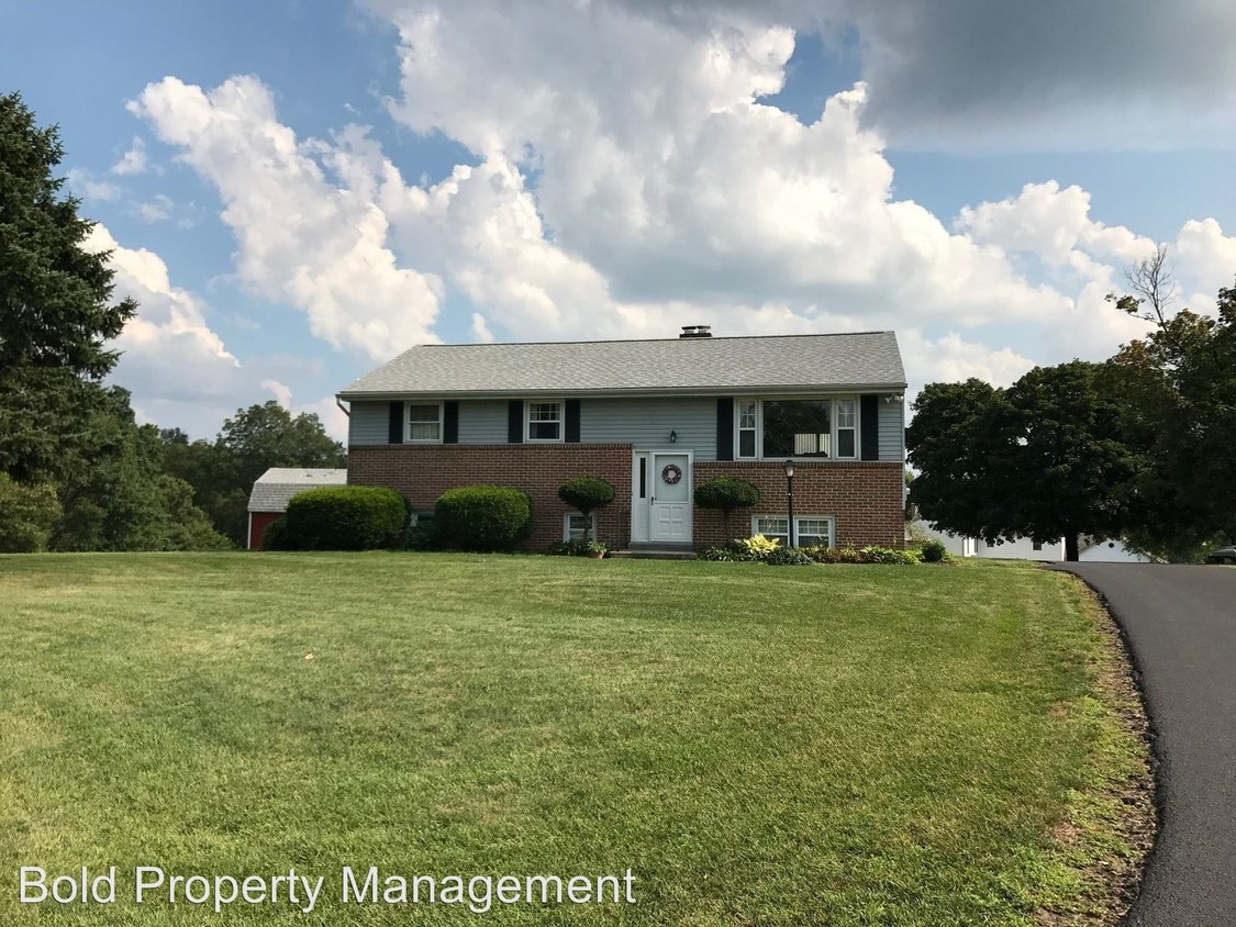 Primary Photo - 32 Penn Ridge Dr