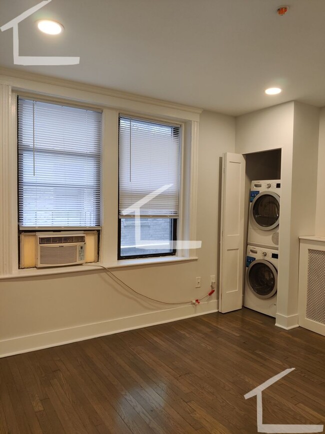 Foto del edificio - West Fens Renovated 2 Bed Available 6/1