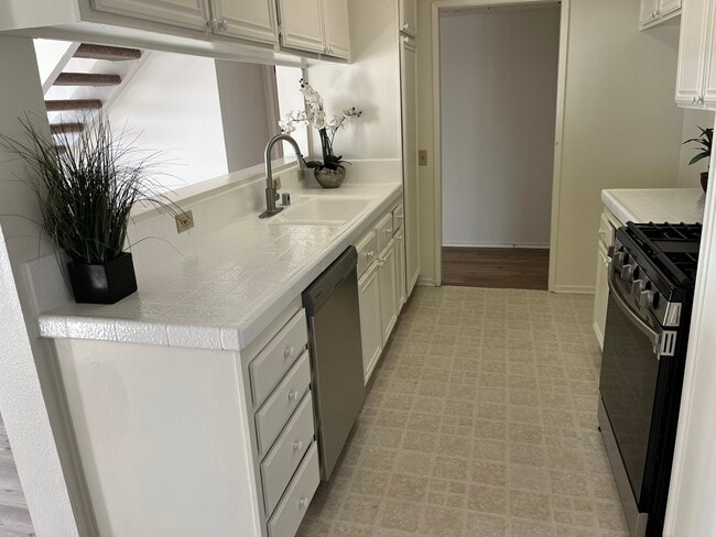 Building Photo - 5124 Coldwater Canyon Ave