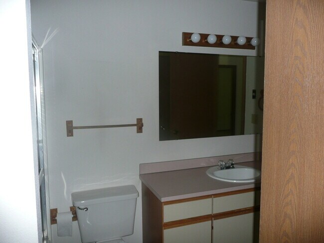 Foto del edificio - Spacious 2 Bedroom Duplex in Spanaway!