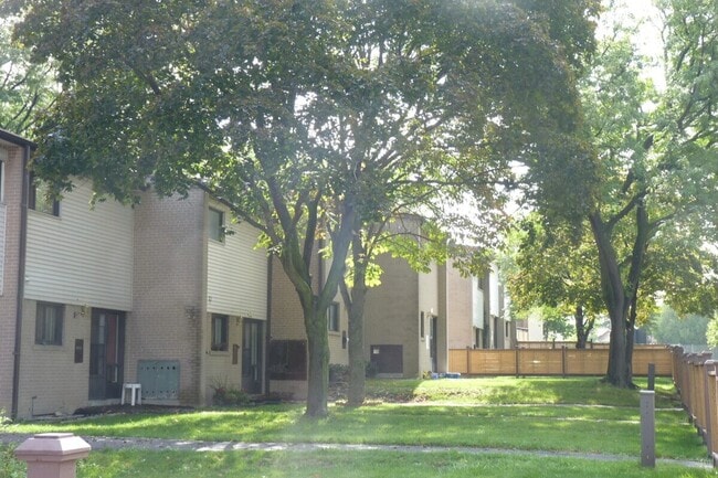 Building Photo - Golden Elms