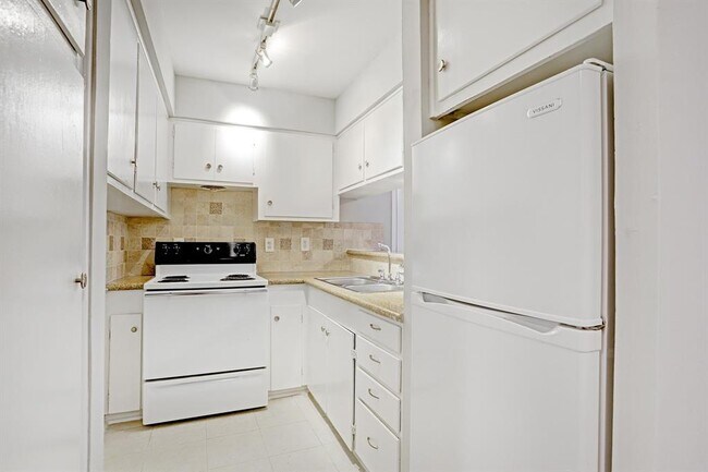 Building Photo - 3414 Garrott St