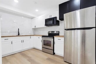 Building Photo - 1528 NE 145th St