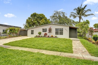 Building Photo - 5601 SW 36th Ct