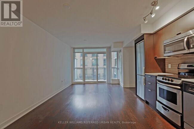 Photo du bâtiment - 775-775 King St W