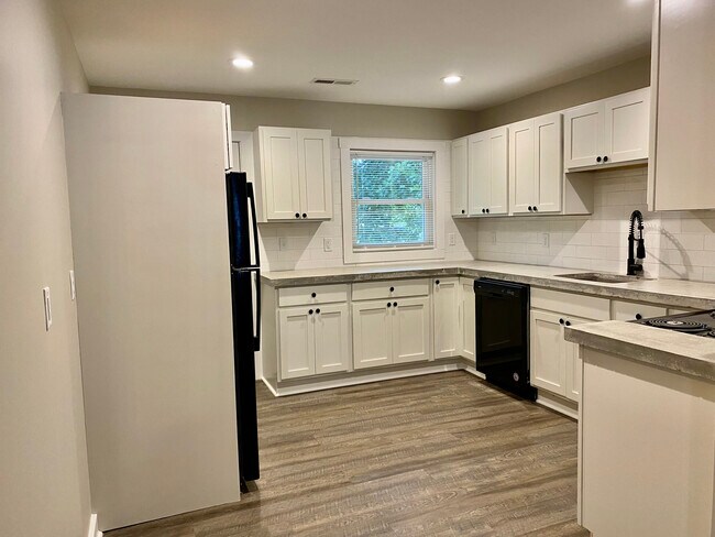 Foto del edificio - 82 Bradley Branch Rd