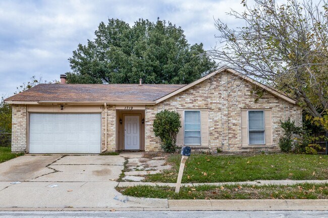 Building Photo - 1719 Glenview