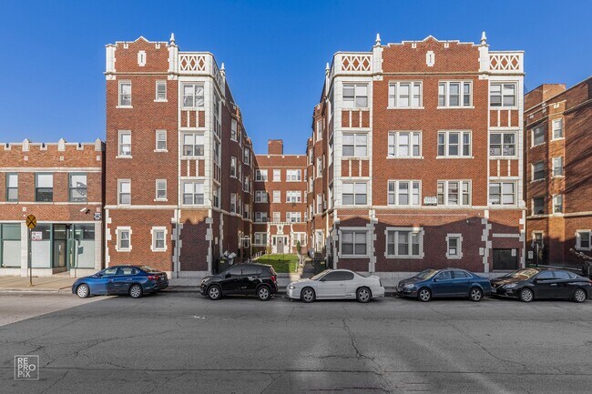 Foto del edificio - 7131-7145 S Yates Blvd