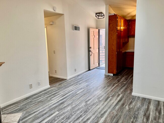 Building Photo - 2909 Keats St