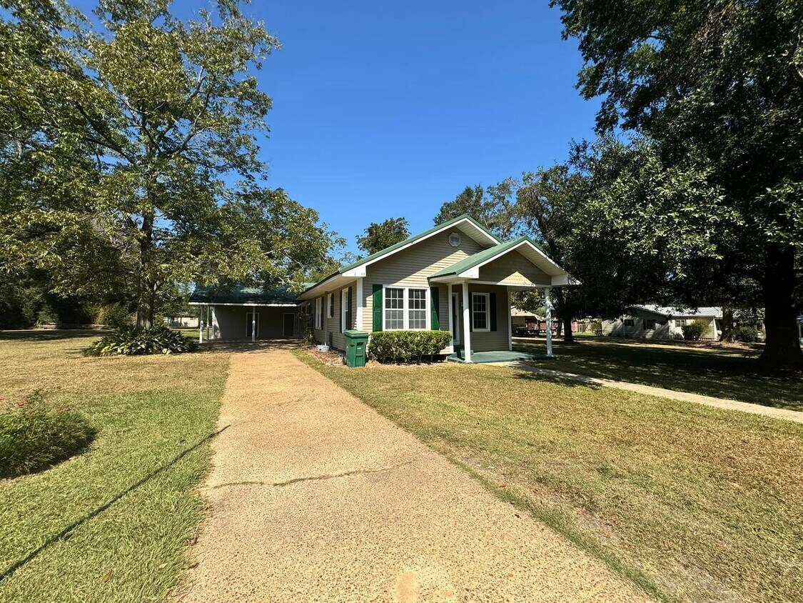 Primary Photo - Home For Rent in DeQuincy
