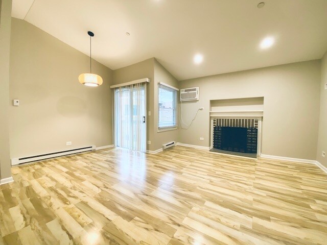 Building Photo - 1352 Cunat Ct