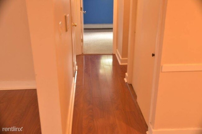 Building Photo - 2 br, 1 bath Apartment - 3 Brook Rd 3 Unit 3